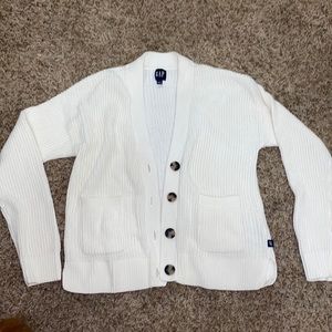 Gap sweater